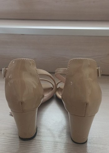 Bej Kadın Topuklu Kemerli Sandalet - Görsel 3