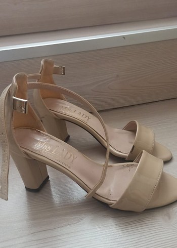 Bej Kadın Topuklu Kemerli Sandalet - Görsel 2