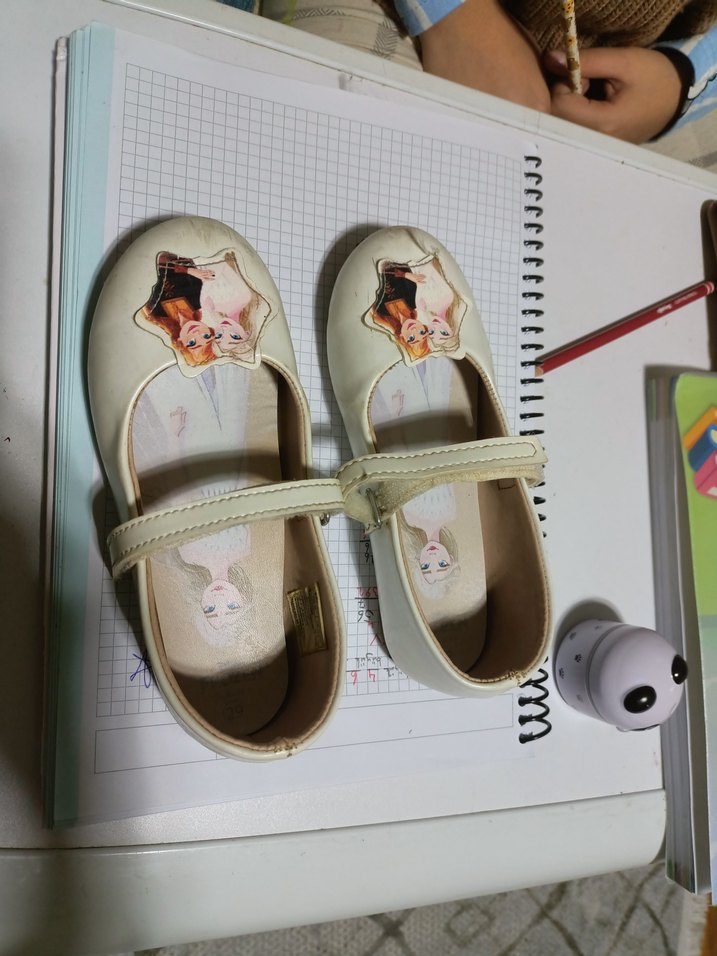 Kız Çocuk Beyaz Baskılı Babet Ayakkabı
Frozen 29 numara ayakkabı - Görsel 2