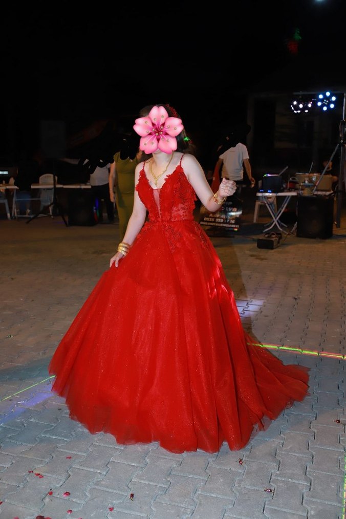 Kırmızı askılı abiye kınalık - Görsel 3