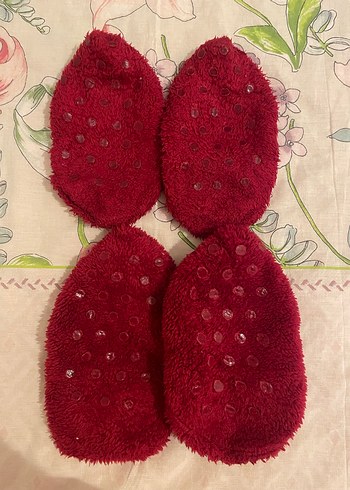 Kız Çocukları İçin Kırmızı Nakışlı Sıcak Terlik - Görsel 2