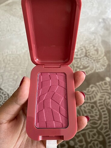 Beden Renk Nyx buttermelt blush 08