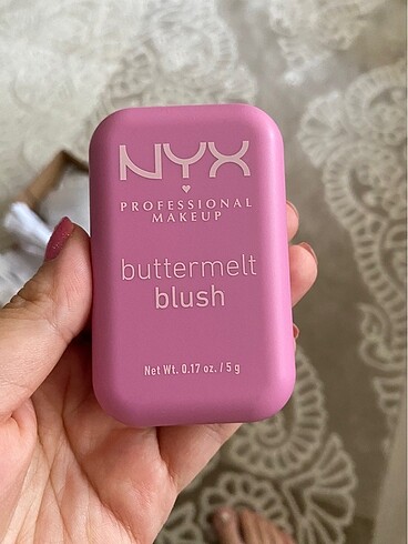 Nyx buttermelt blush 01
