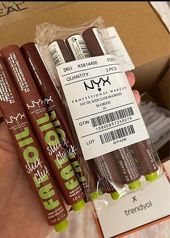 Nyx slick click 12