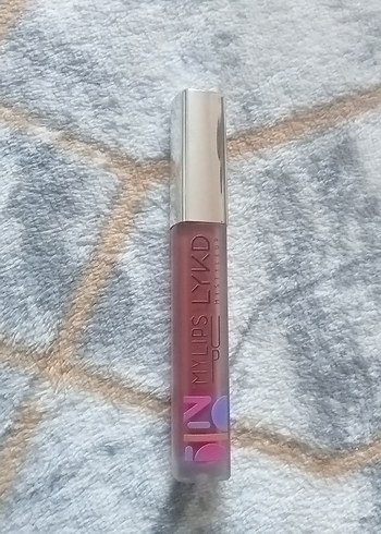 Pastel Pembe Sıvı Ruj