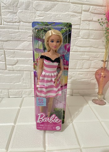 Pembe Çizgili Barbie Bebek