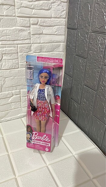 Barbie kariyer bebegi bilim insani