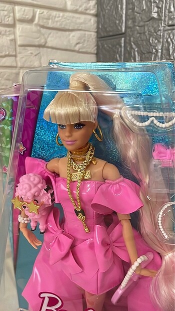 Beden Barbie extra fancy pembe deri elbiseli