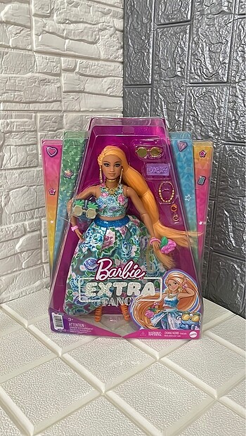 Barbie extra fancy cicekli elbisei