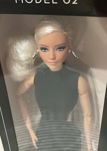 Beden Renk Barbie Basics Siyah Elbiseli Bebek Model 02
