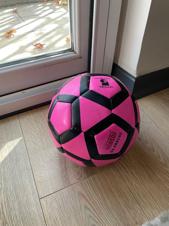 Renkli Pembe Siyah Futbol Topu - Görsel 2