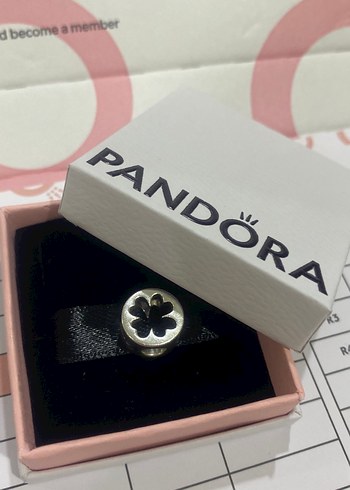Pandora Pandora yoncalı charm