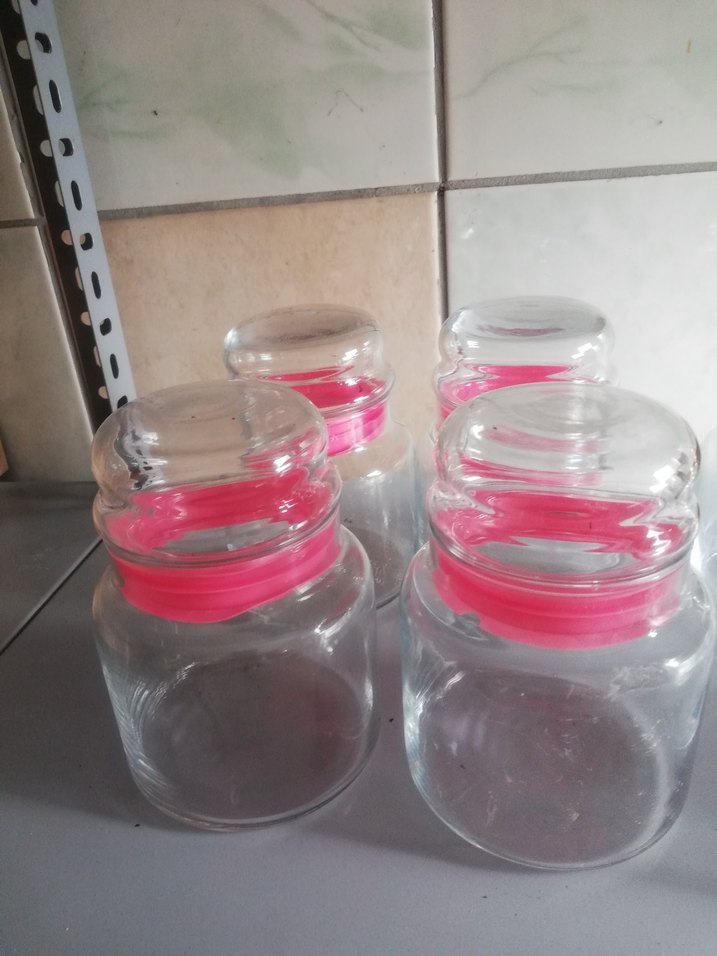 Pembe ve Altın Kapaklı Cam Saklama Kavanozları - Görsel 2