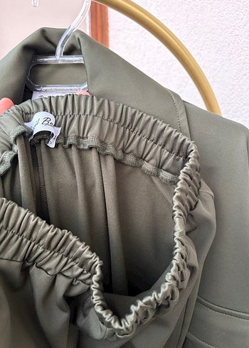 Haki Astarsız Fermuarlı Pantalonlu Takım- Birgül Bektaş Standart - Görsel 5