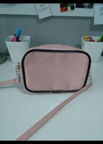 Pembe Parlak Kadın Çantası "HELLO" Yazılı - Görsel 3