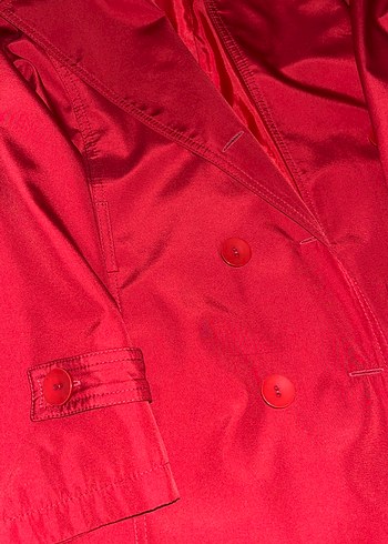 Kırmızı Düğmeli Uzun Trençkot - Görsel 2