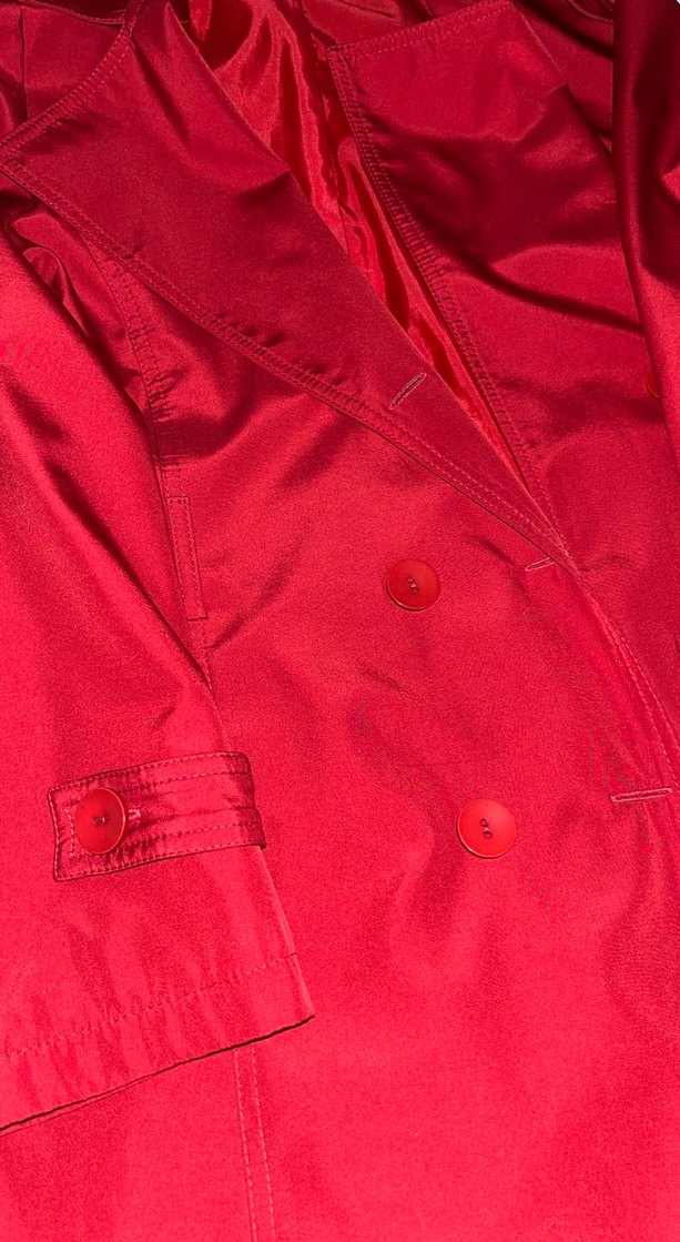 Kırmızı Düğmeli Uzun Trençkot - Görsel 2