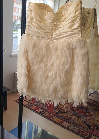 Straplez Mini Abiye Deve Tüyü Detaylı - Görsel 4