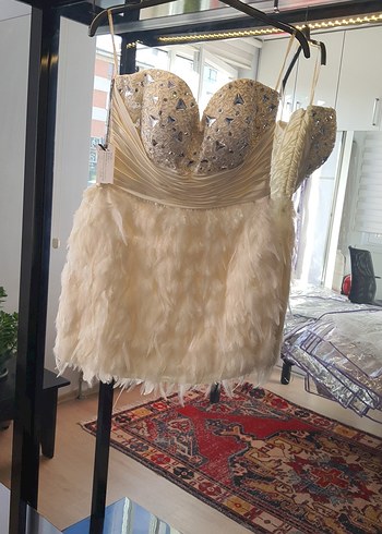 Straplez Mini Abiye Deve Tüyü Detaylı - Görsel 3