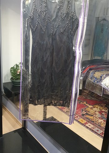 Siyah Dantel Detaylı V Yaka Midi Kokteyl Elbisesi - Görsel 3