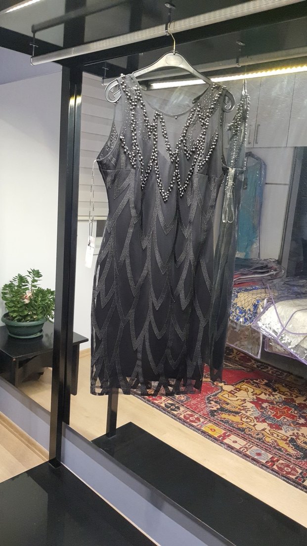 Siyah Dantel Detaylı V Yaka Midi Kokteyl Elbisesi - Görsel 4