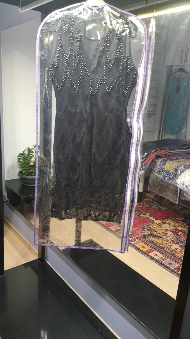 Siyah Dantel Detaylı V Yaka Midi Kokteyl Elbisesi - Görsel 3