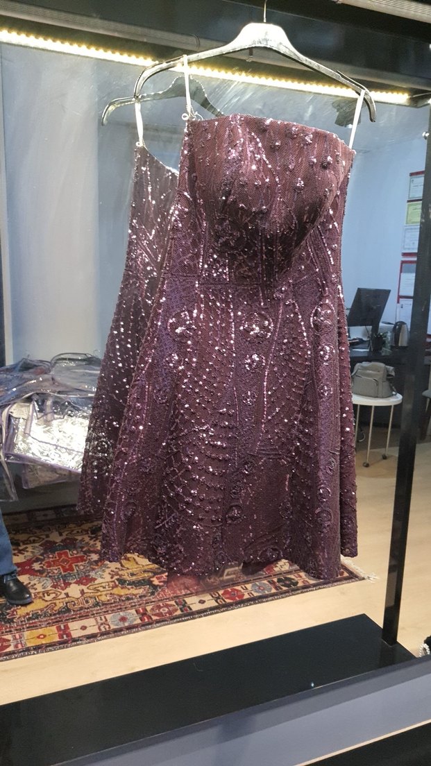 Mürdüm Straplez Parlak Midi Abiye Elbise - Görsel 4