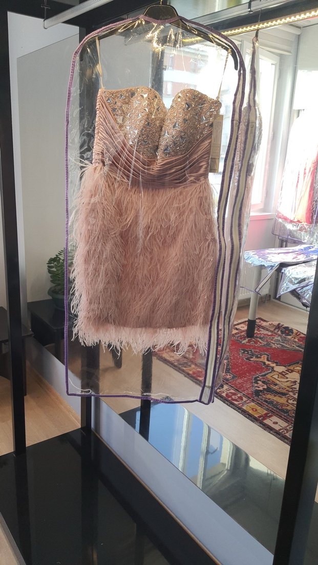 Pembe Mini Straplez Deve Tüyü Detaylı Elbise - Görsel 4