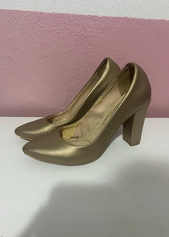 Gold Stiletto Topuklu Kadın Ayakkabı - Görsel 2