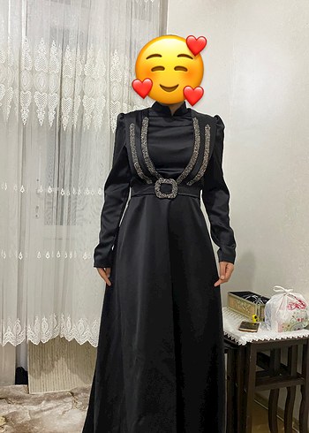 Kemer Detaylı Siyah Uzun Gotik Elbise - Görsel 2