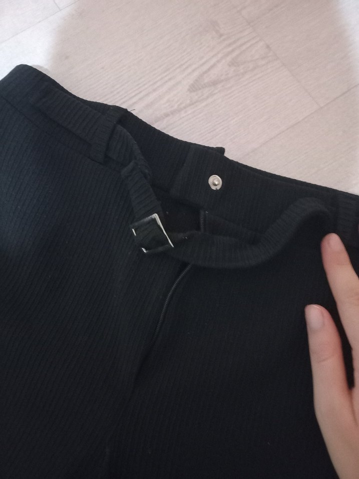 Kadın Siyah Kemerli Midi Kumaş Pantolon - Görsel 3