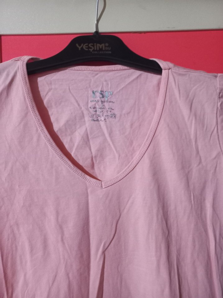 Pudra V Yakalı Kadın Tişört - Görsel 2