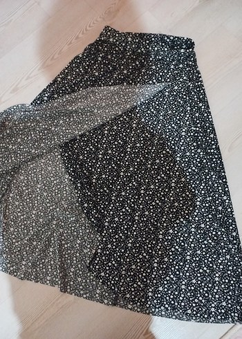 Siyah Çiçek Desenli Midi Boy Etek - Görsel 2