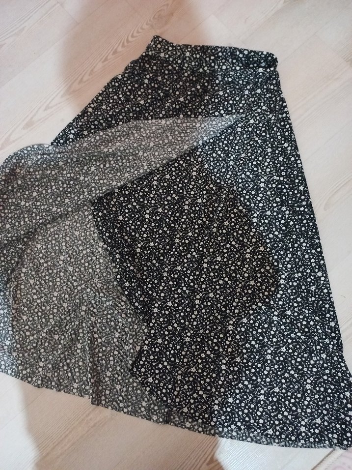 Siyah Çiçek Desenli Midi Boy Etek - Görsel 2