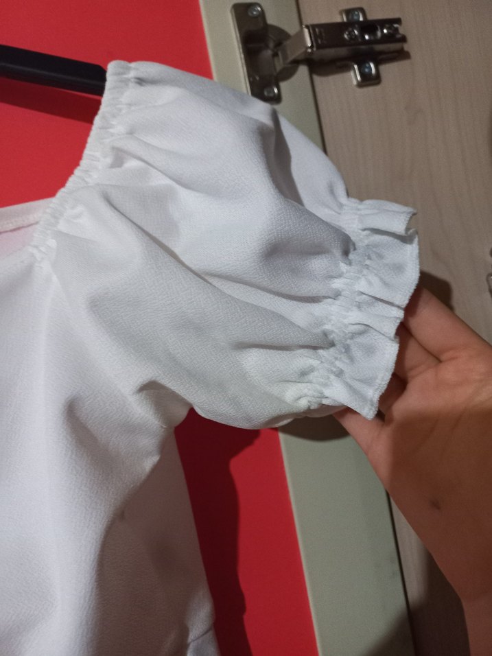 Beyaz V Yakalı Kısa Kollu Mini Bluz - Görsel 3