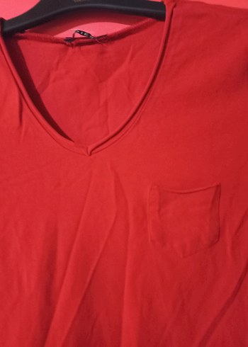 Kırmızı V Yakalı Kadın Tişört - Görsel 2