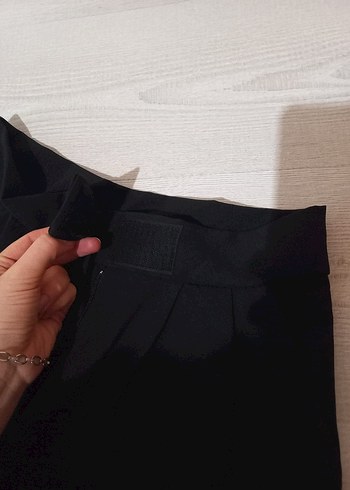 Siyah Kadın Rahat Kesim Önü Cırtlı Kumaş Pantalon - Görsel 4