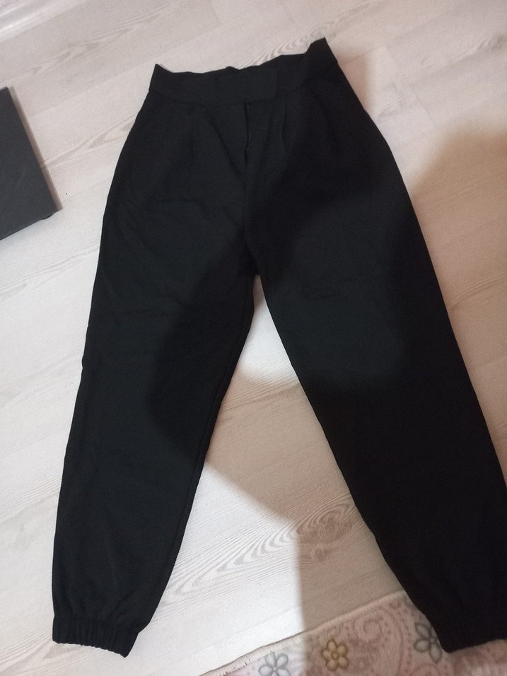 Siyah Kadın Rahat Kesim Önü Cırtlı Kumaş Pantalon - Görsel 3