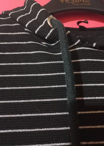 Çizgili Siyah Simli Mini Yüksek Yaka Kapusonlu Kadın Kazak - Görsel 3