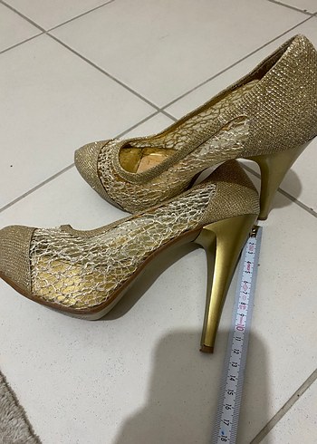 Altın Renkli Dantel Detaylı Stiletto Topuklu Ayakkabı - Görsel 4
