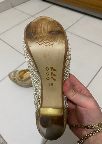 Altın Renkli Dantel Detaylı Stiletto Topuklu Ayakkabı - Görsel 5