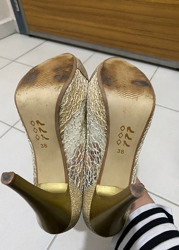 Altın Renkli Dantel Detaylı Stiletto Topuklu Ayakkabı - Görsel 6