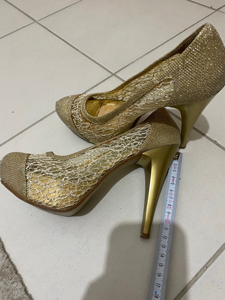 Altın Renkli Dantel Detaylı Stiletto Topuklu Ayakkabı - Görsel 4