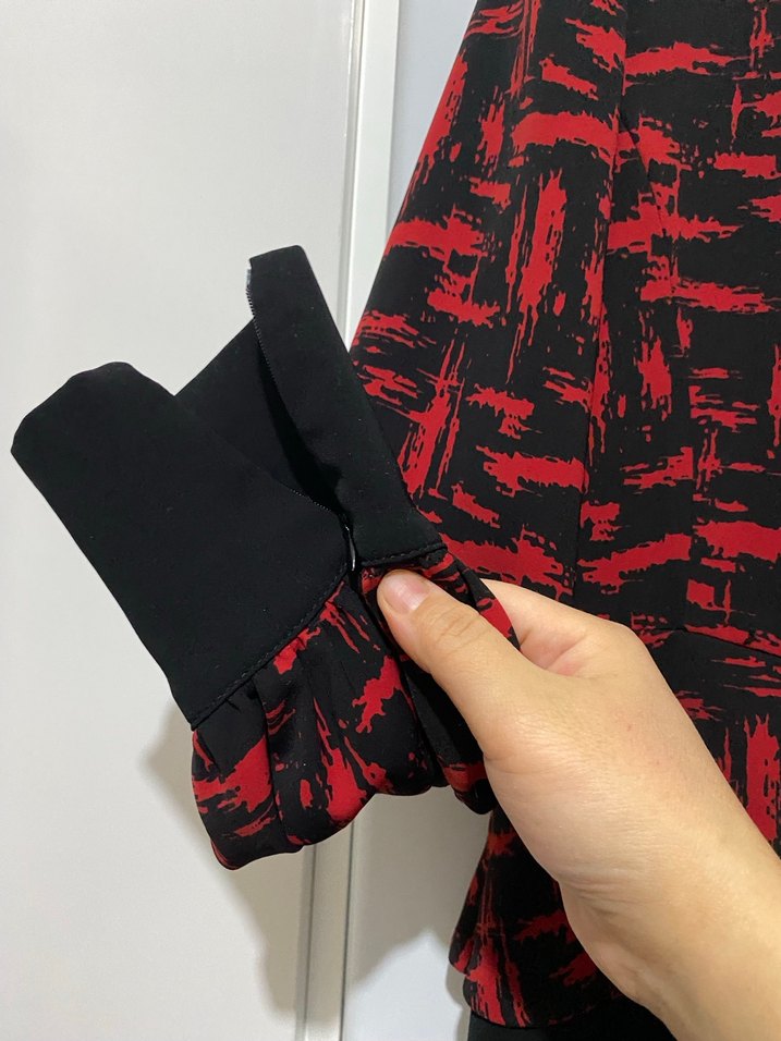 Kırmızı Siyah Desenli Uzun Kollu Abiye - Görsel 3