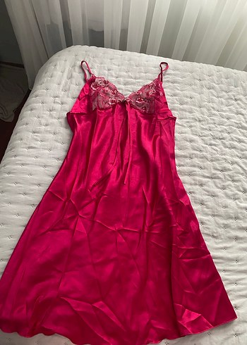 Pembe Parlak İp Askılı Midi Gecelik