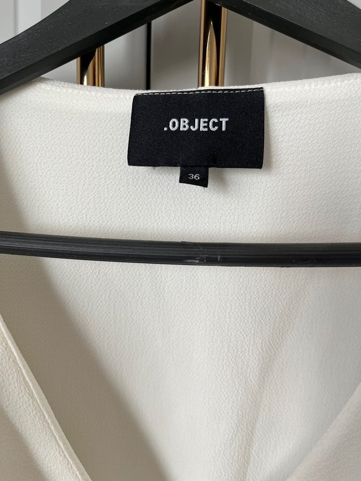 Beyaz V Yaka Fırfırlı Midi Elbise - Görsel 2