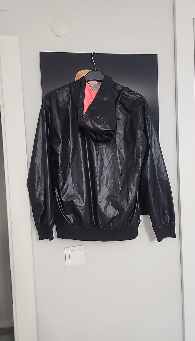 Siyah Kapüşonlu Fermuarlı Erkek Yağmurluk - Görsel 2