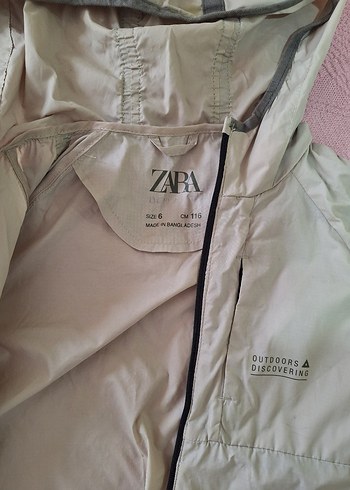 Zara Erkek Çocuk Yeşil Kapüşonlu Yağmurluk