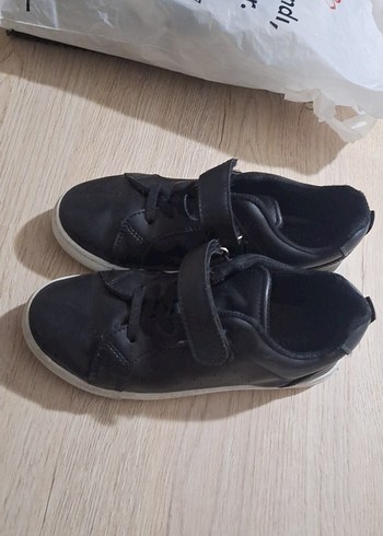 LC Waikiki Siyah Erkek Çocuk Cırt Cırtlı Spor Ayakkabı
