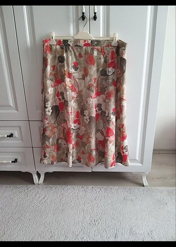 Düğmeli Pembe Çiçek Desenli Kadın Ceket ve etek - Görsel 3